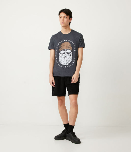 Camiseta com estampa de caveira cinza