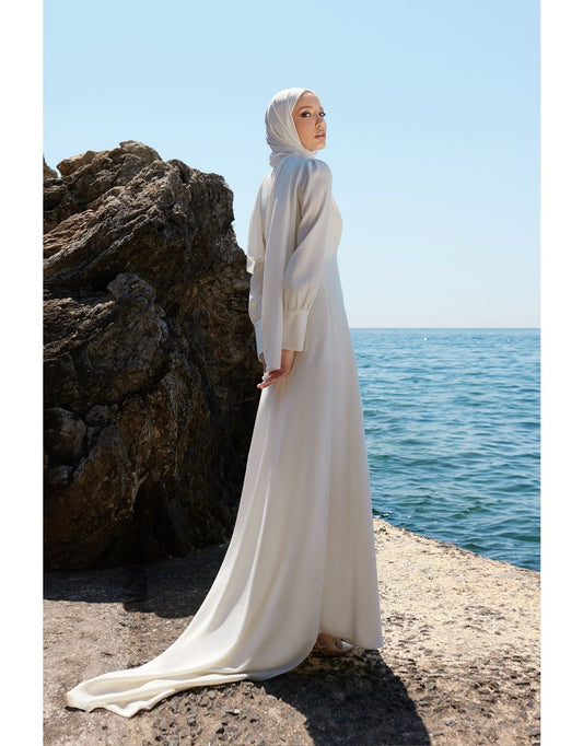 Vestido de noiva de cetim com cauda