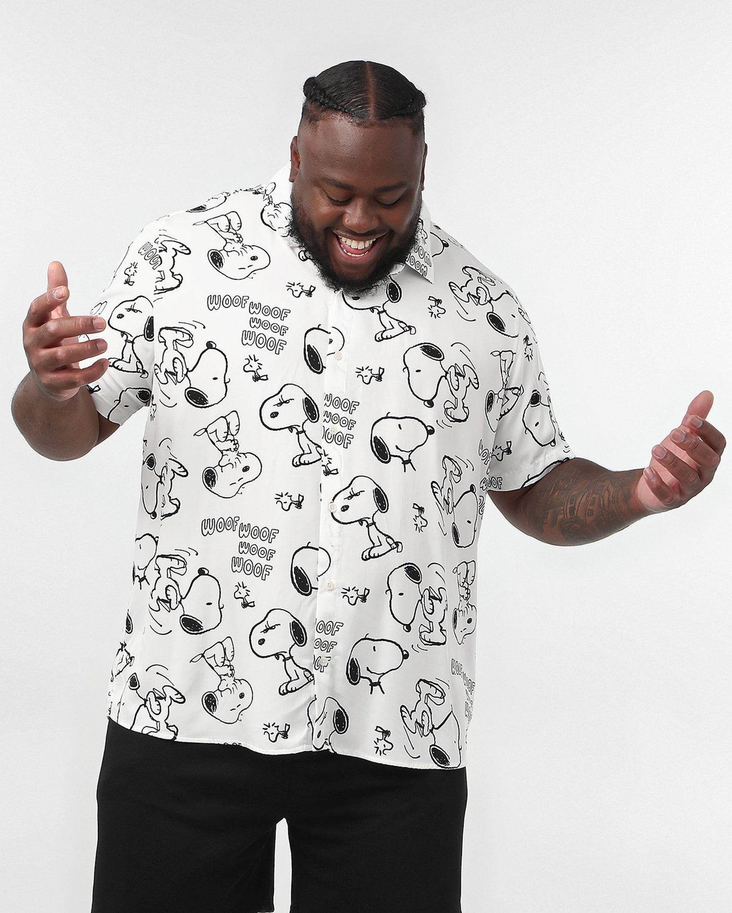 Camisa masculina plus size de viscose branca com estampa do Snoopy | Peanuts Collection