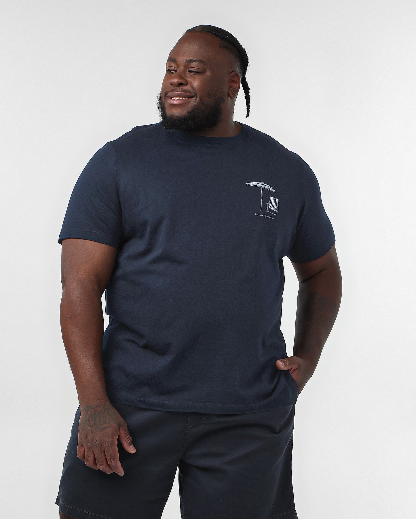 Camiseta masculina plus size "Living In The Sunshine" Azul | Original Plus da Riachuelo