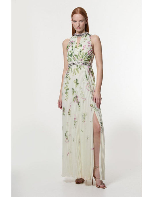Maxivestido Halter Floral con Adornos de Esmalte Diamante, Tejido Plisado y Abertura Lateral