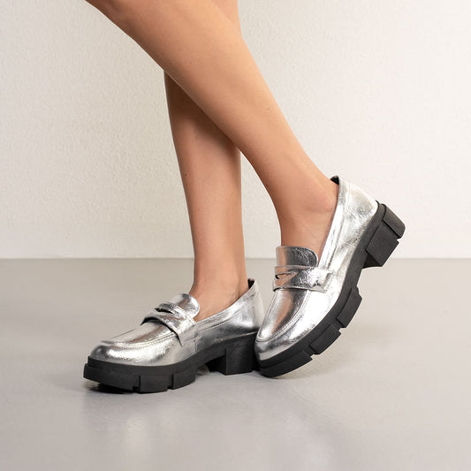 Sapatos Mocassim Femininos em Prata da Quiz