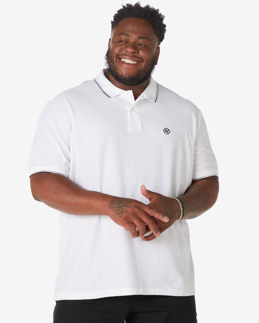 Camisa polo branca de manga curta masculina plus size da Allman para Riachuelo