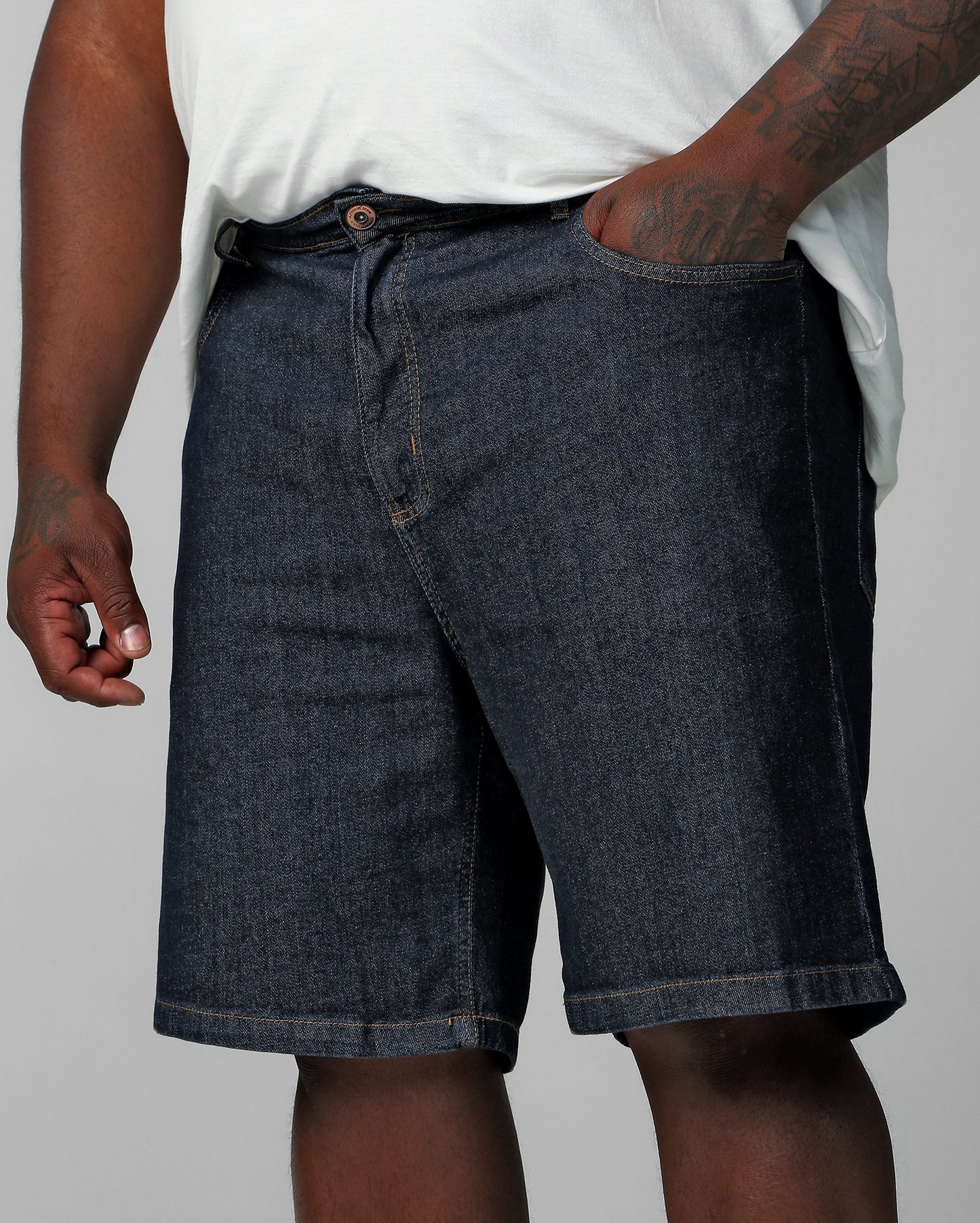 Shorts jeans retos masculinos plus size em lavagem média da Allman para Riachuelo