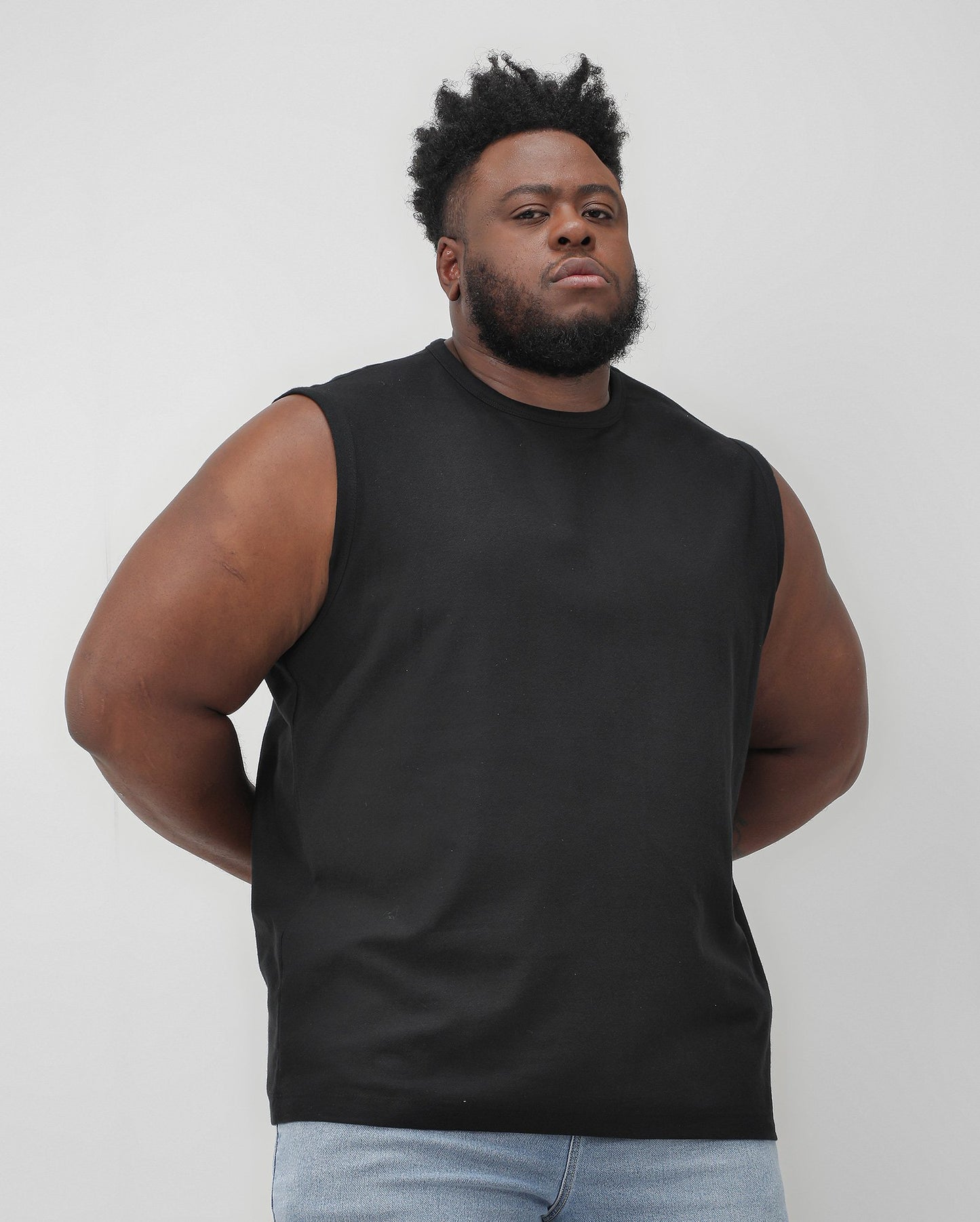 Camisa masculina plus size preta com gola alta e sem mangas Allman By Riachuelo