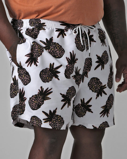 Shorts masculinos plus size com estampa de abacaxi branco Allman by Riachuelo