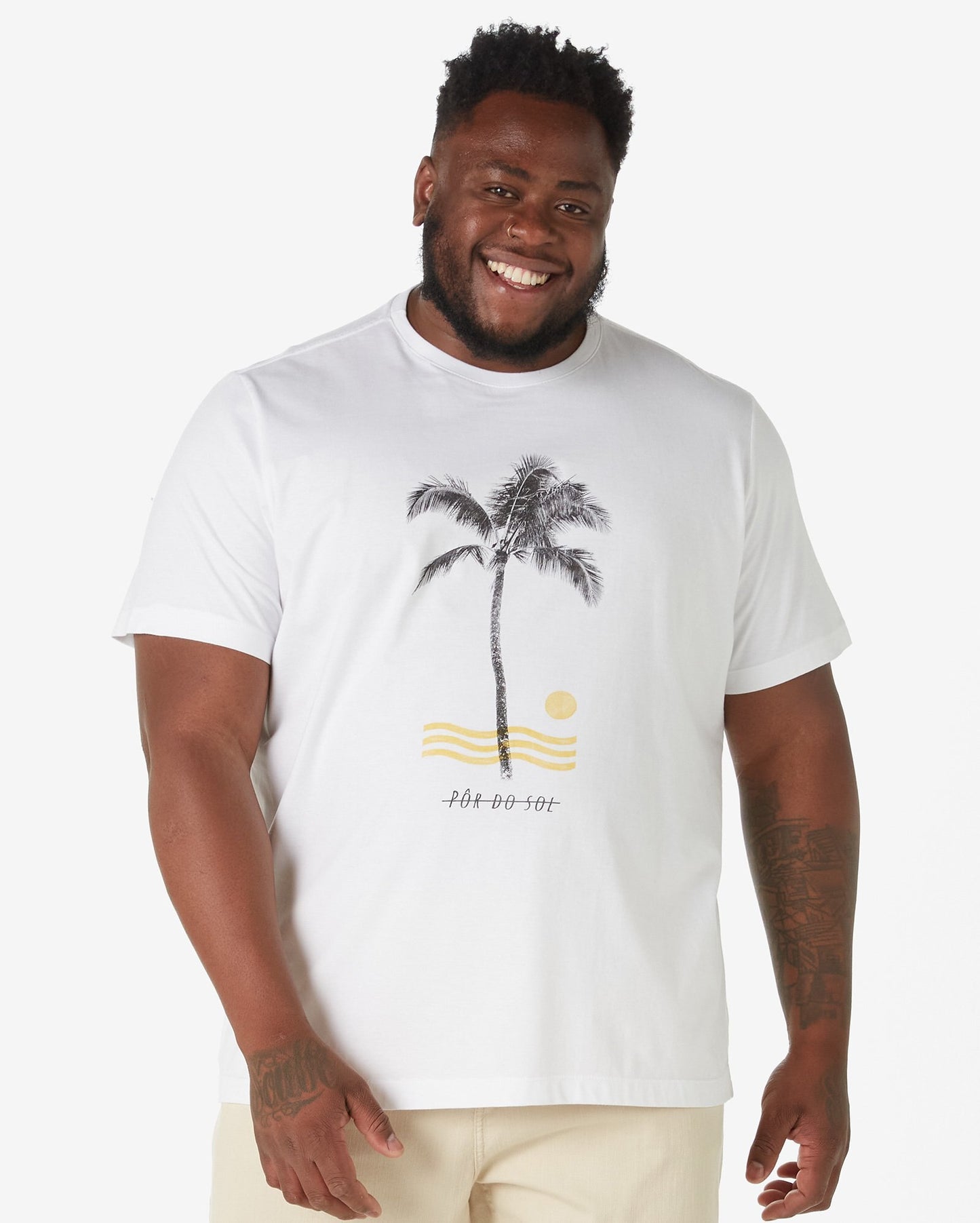 Camiseta masculina plus size de manga curta 100% algodão com estampa de palmeira branca Allman By Riachuelo