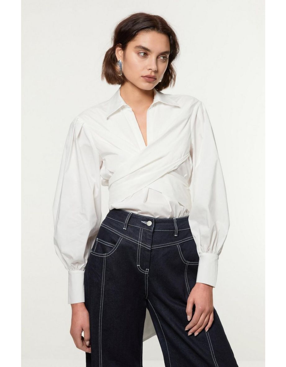 Blusa de popelina de algodón con mangas dramáticas y detalle envolvente tejido