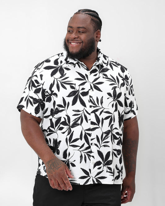 Camisa masculina plus size de manga curta com estampa de folhas brancas - Original Plus by Riachuelo