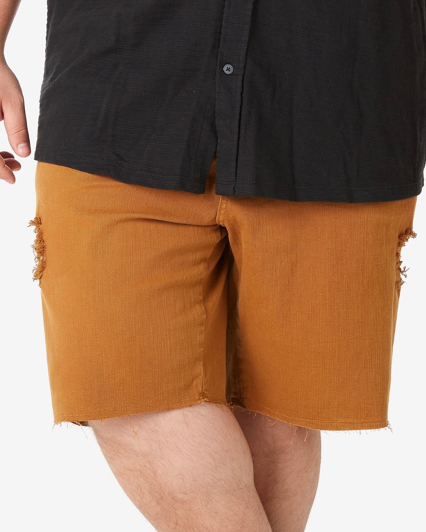 Shorts jeans masculinos plus size Straight Fit Distressed Camel Brown Denim da Allman para Riachuelo