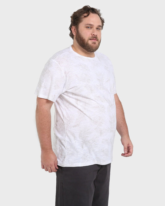 Camiseta plus size com estampa de folhas