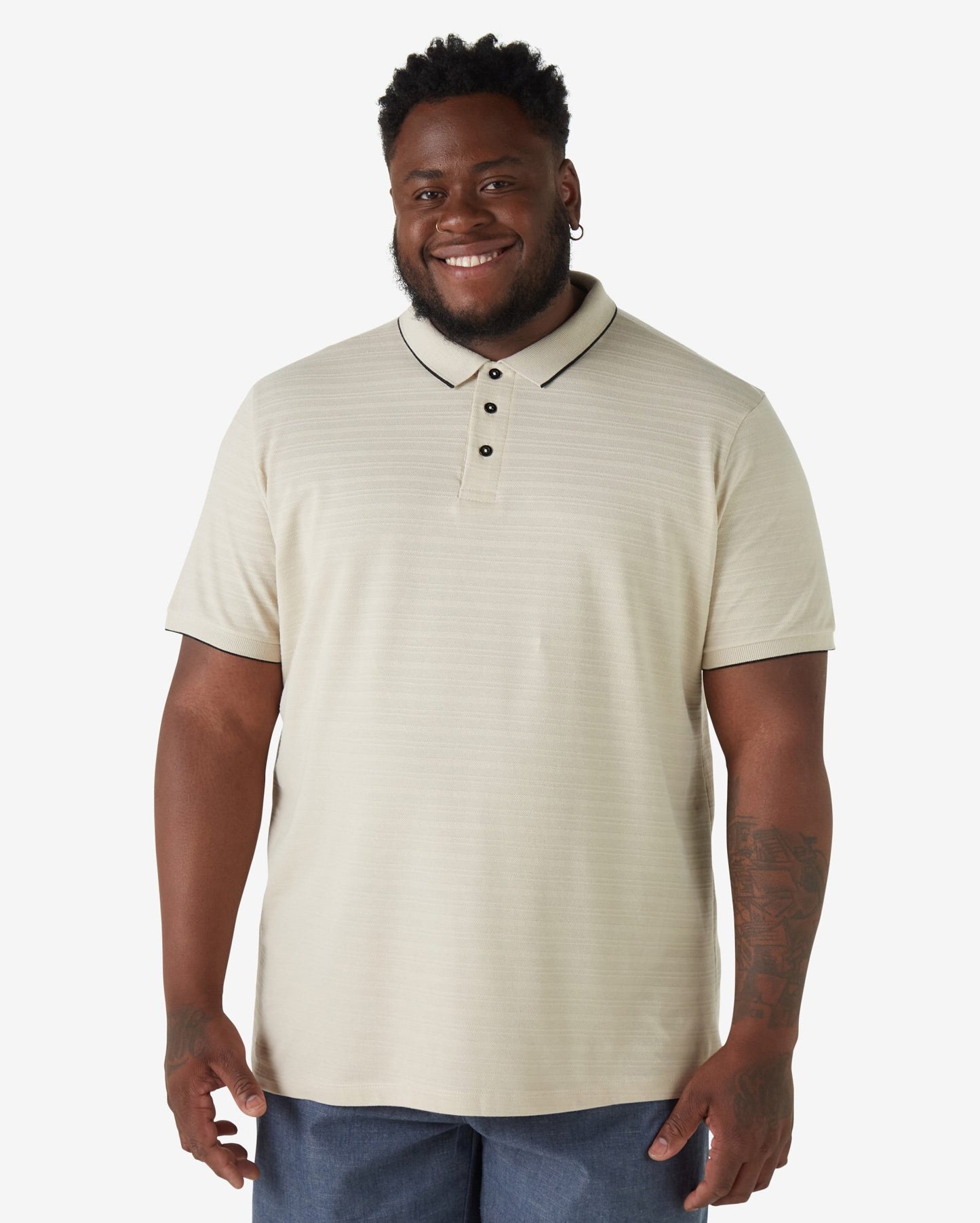 Camisa polo masculina plus size de manga curta texturizada bege da Allman para Riachuelo