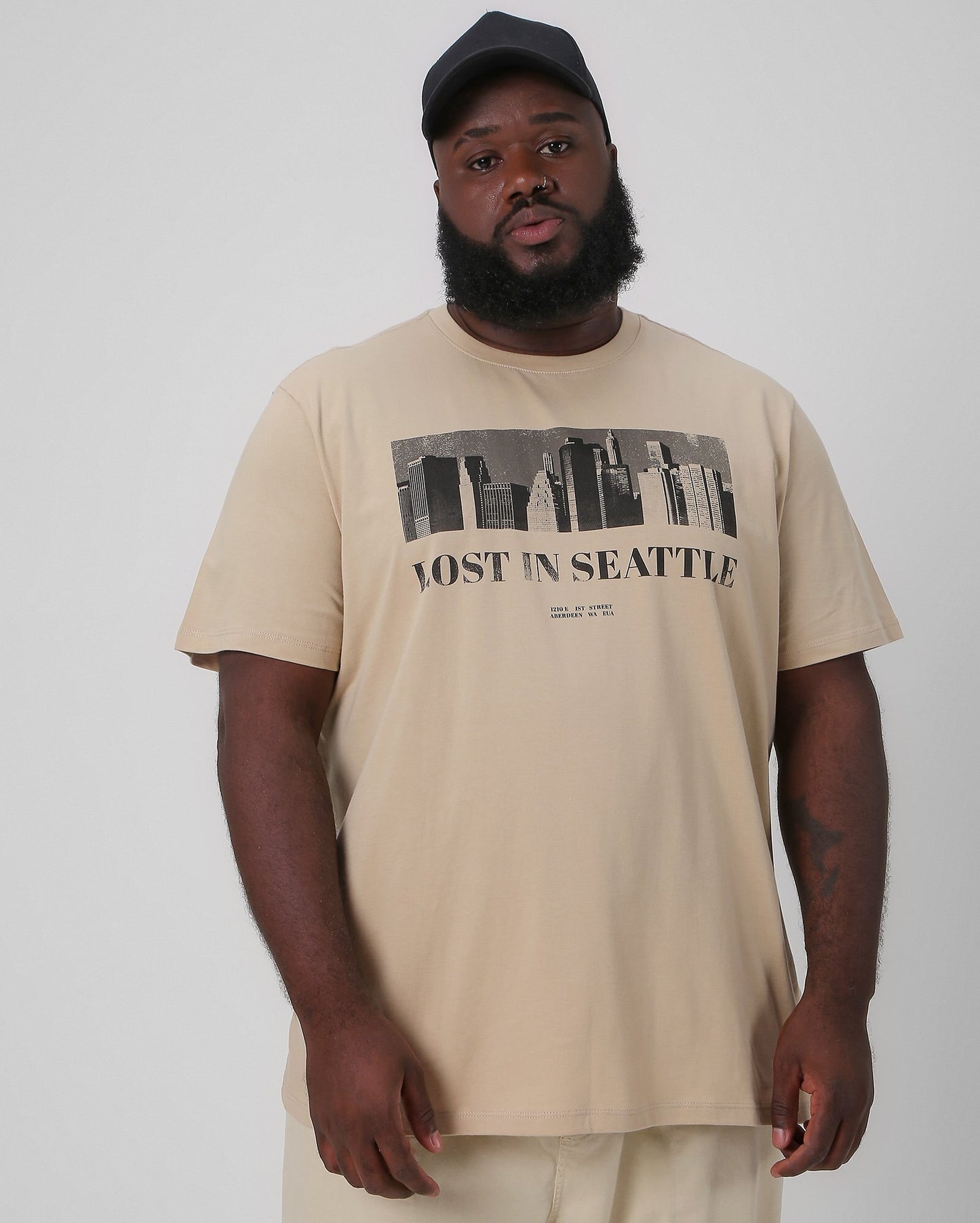 Camiseta tallas grandes hombre Lost In Seattle Beige | Allman By Riachuelo