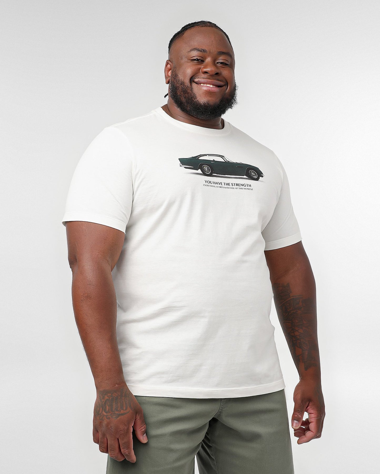 Camiseta masculina plus size branca com letras de carros - Original Plus by Riachuelo