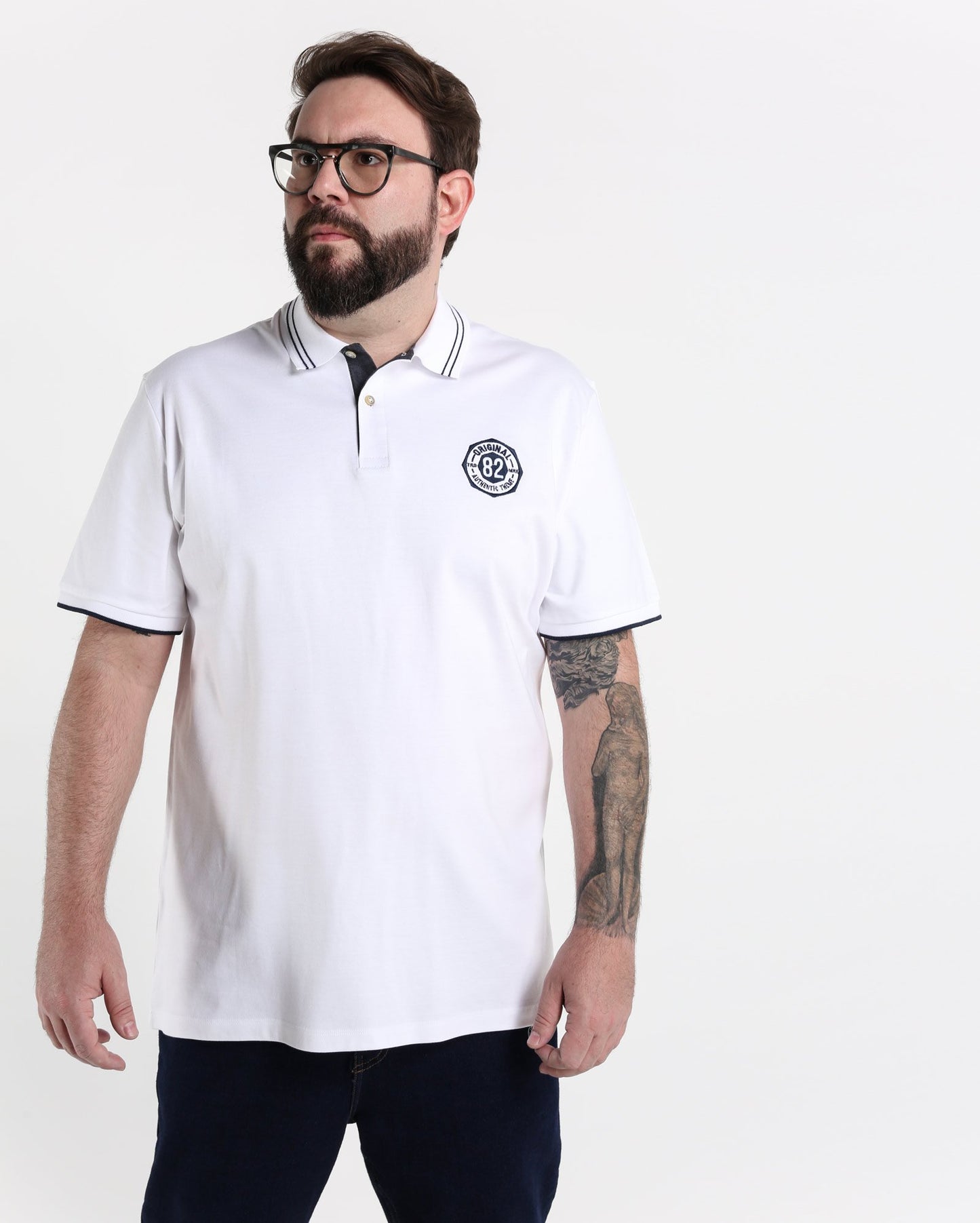Camisa polo branca bordada plus size