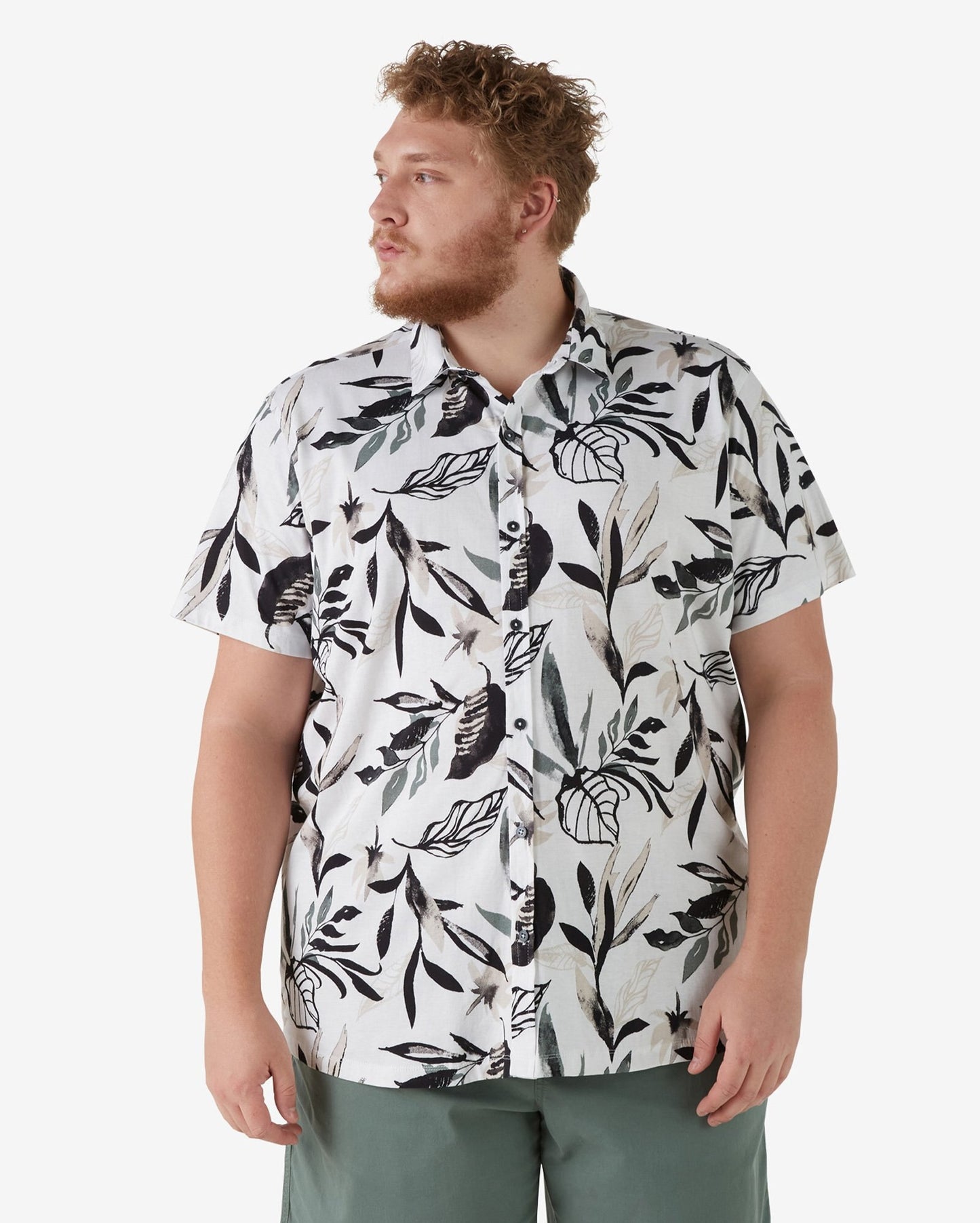 Camisa masculina de manga curta plus size com estampa de folhas - Branca