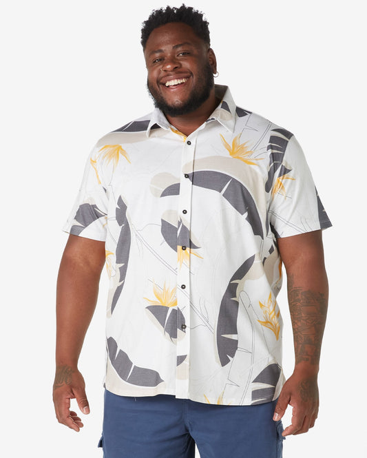 Camisa branca estampada de manga curta masculina plus size da Allman para Riachuelo