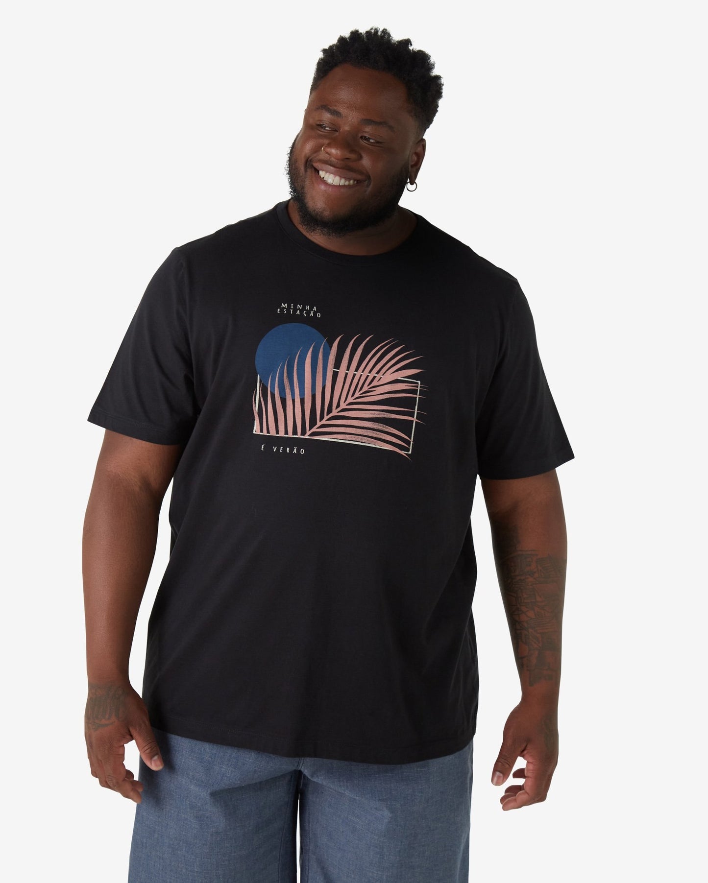 Camiseta masculina plus size de manga curta "My Season Is Summer" preta - Allman by Riachuelo