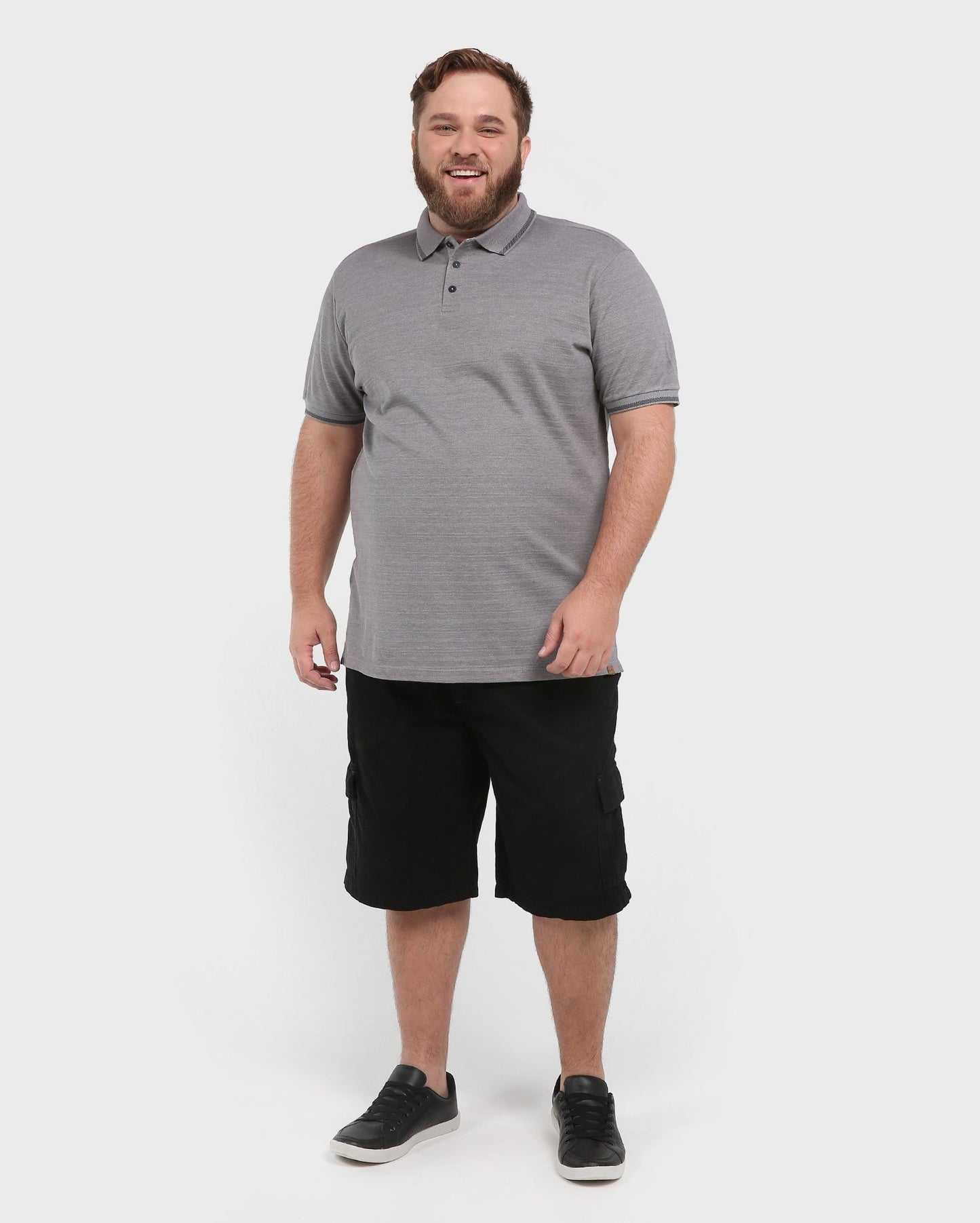 Shorts de brim preto cargo plus size