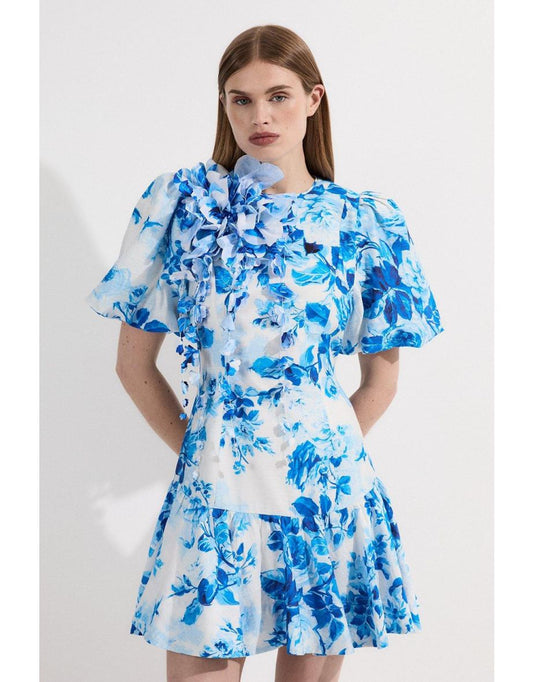 Mini vestido de tecido com babados em roseta