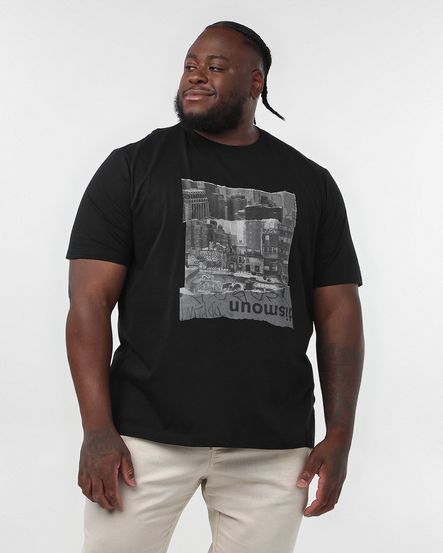Camiseta masculina plus size preta com letras da cidade - Original Plus By Riachuelo