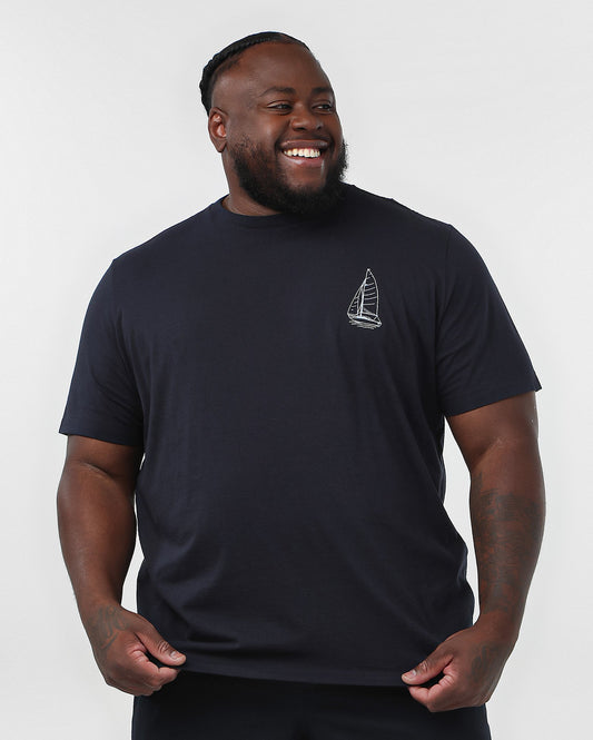 Camiseta masculina plus size Sailboat em azul | Original Plus da Riachuelo