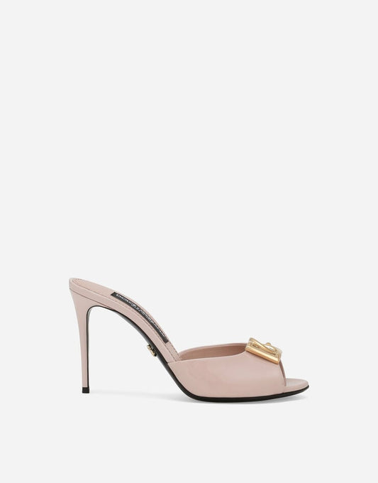 Mules in vernice