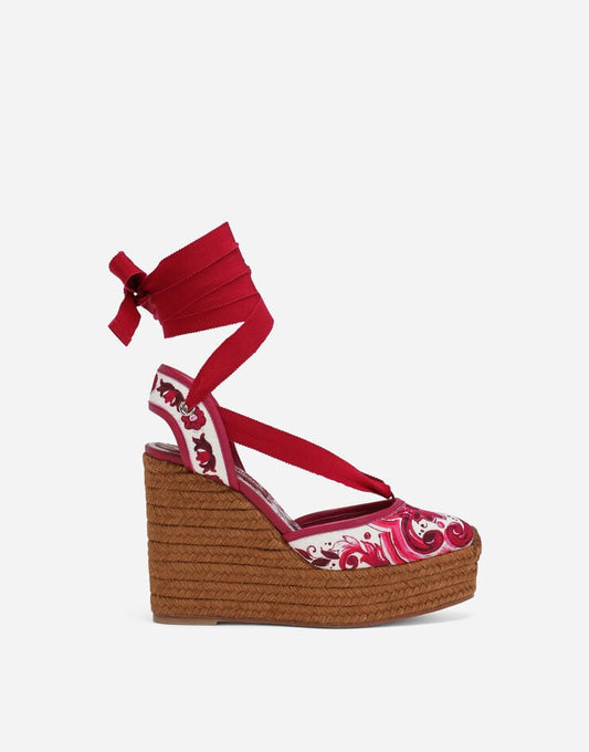 Sandali con zeppa in tessuto broccato stampato