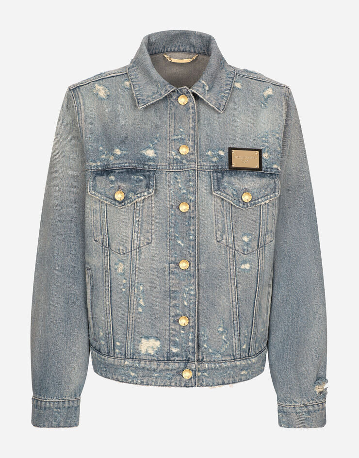 Chaqueta vaquera con etiqueta de marca