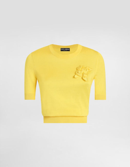 Jersey de seda con mangas cortas y adornos florales