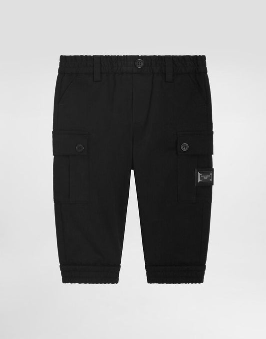 Calça Gabardine Cargo com etiqueta da marca