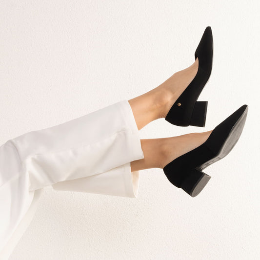 Bombas negras de tacón bloque para mujer by Bebece
