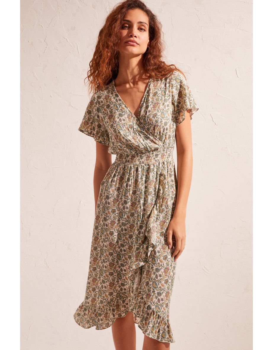Vestido midi verde com estampa floral e fenda frontal