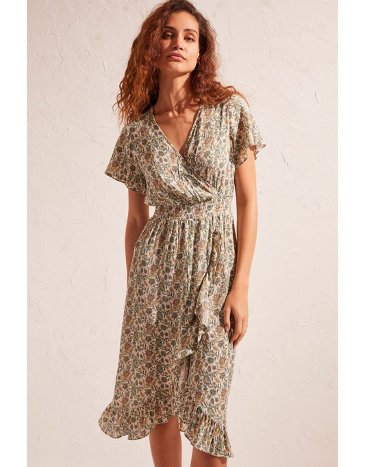 Vestido midi verde com estampa floral e fenda frontal