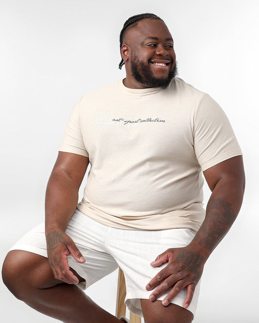 Camiseta masculina plus size texturizada bege com letras | Original Plus by Riachuelo