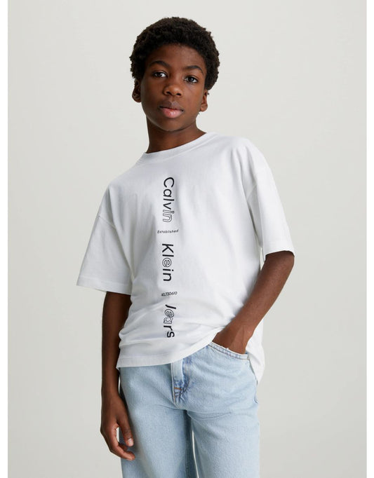 Maglietta Calvin Klein Maxi Logo Relaxed-Fit da ragazzo in bianco