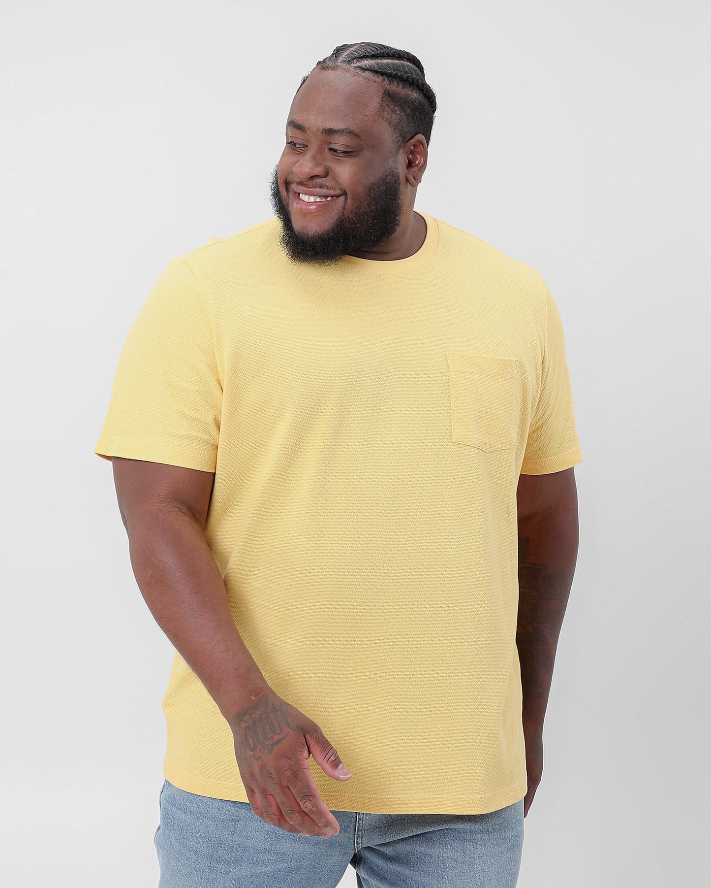 Camiseta masculina plus size texturizada amarela com bolso | Original Plus By Riachuelo