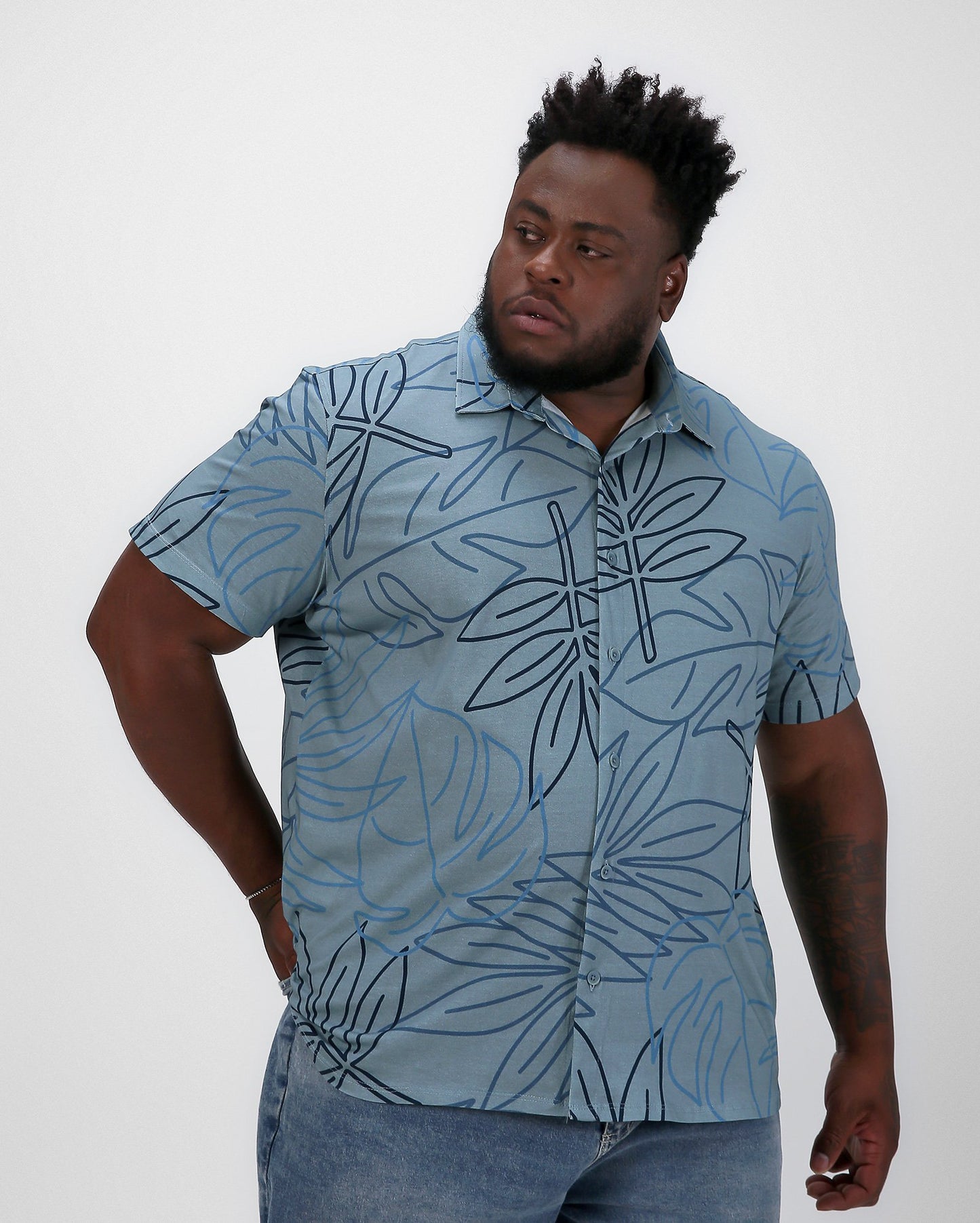 Camisa masculina plus size com estampa de folhas azuis - Allman By Riachuelo