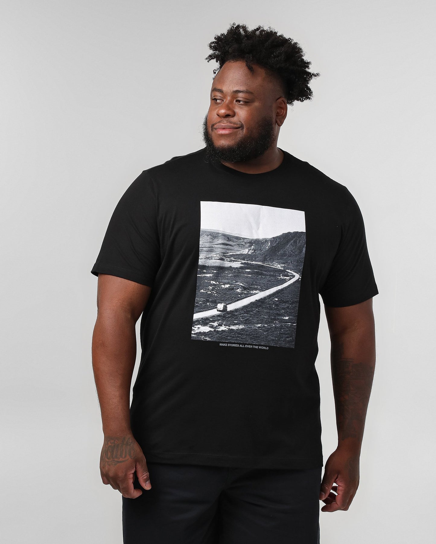 Camiseta masculina plus size preta "All Over The World" | Original Plus da Riachuelo