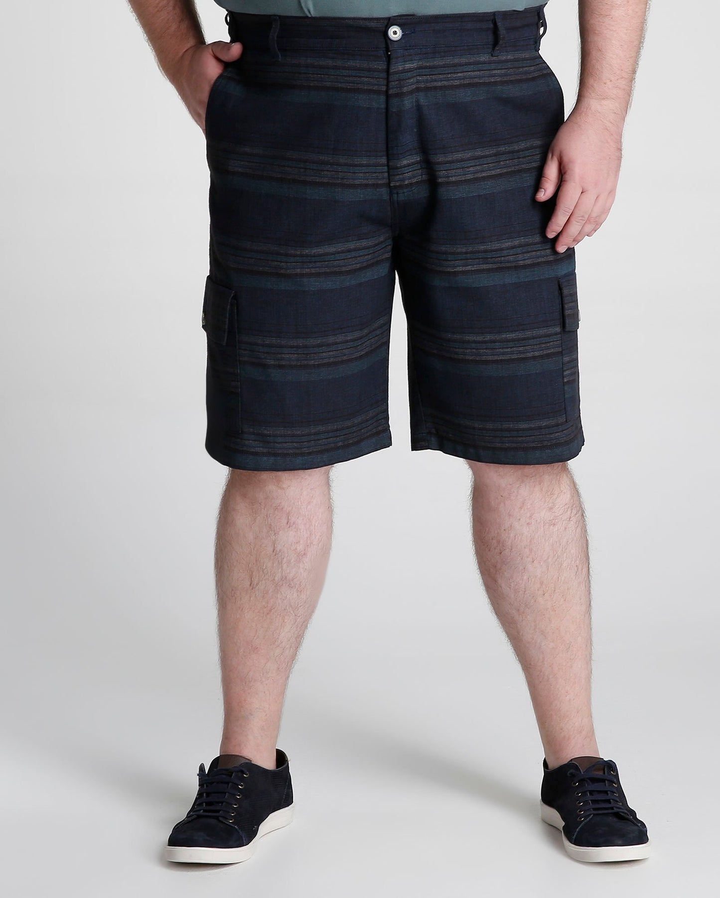 Shorts Cargo Listrado Plus Size - Preto