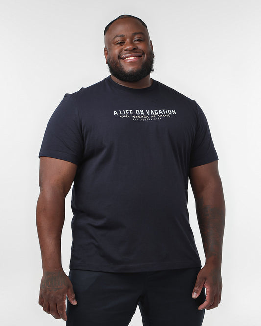 Camiseta masculina plus size "Life On Vacation" azul | Original Plus by Riachuelo