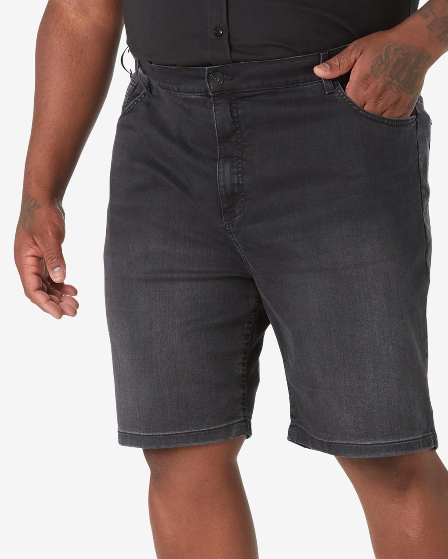 Shorts masculinos de brim preto reto plus size da Allman para Riachuelo