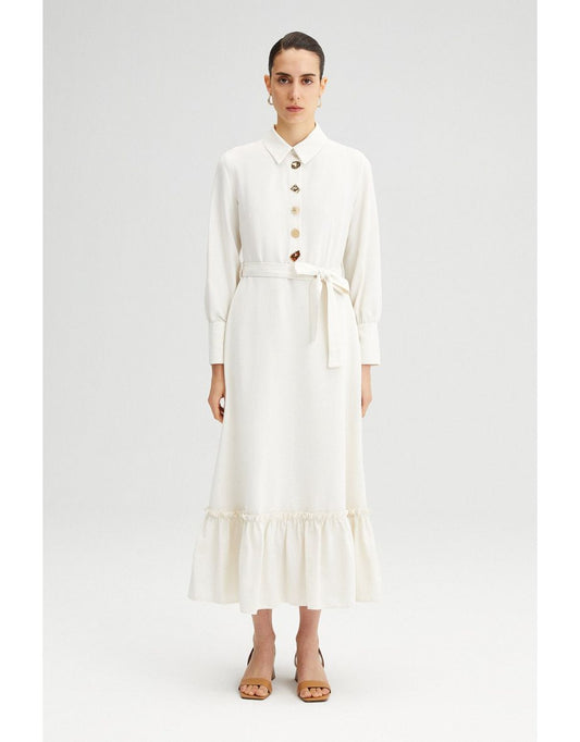 Vestido longo com detalhes de botões