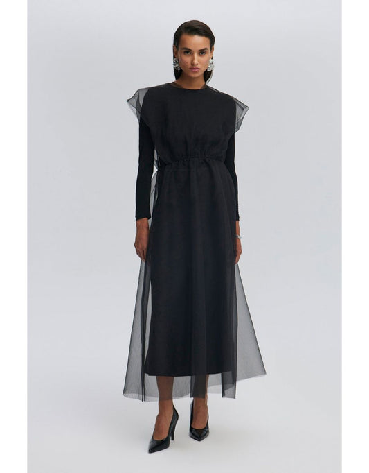 Vestido de organza sem mangas com cintura elástica