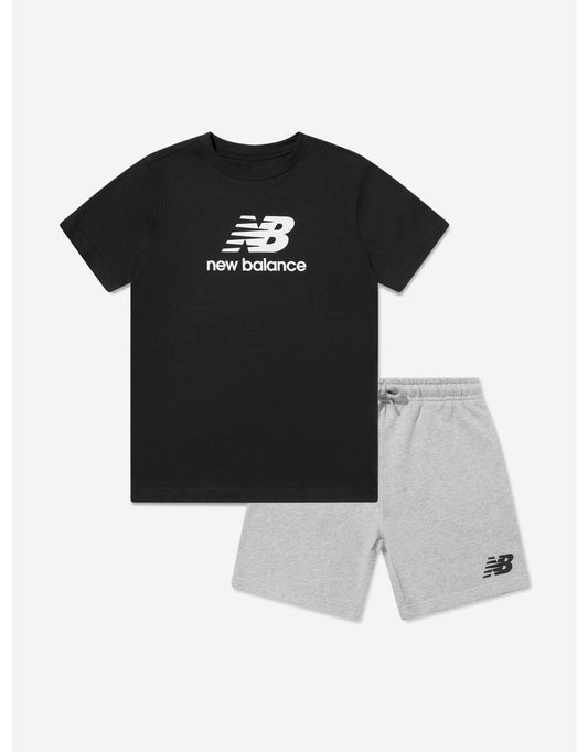 Conjunto corto con logotipo apilado negro para niño
