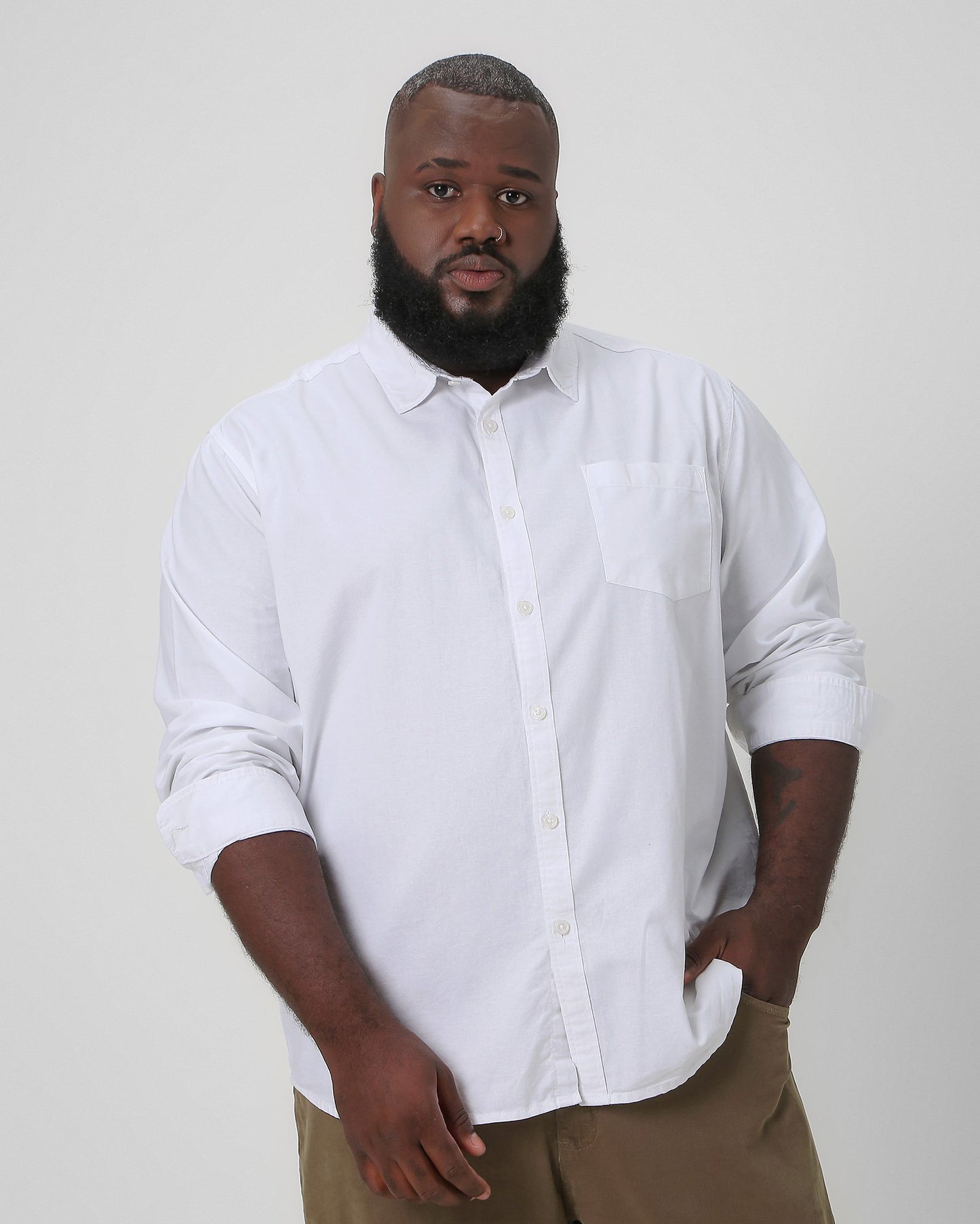 Camisa masculina plus size branca com bolso - Allman By Riachuelo