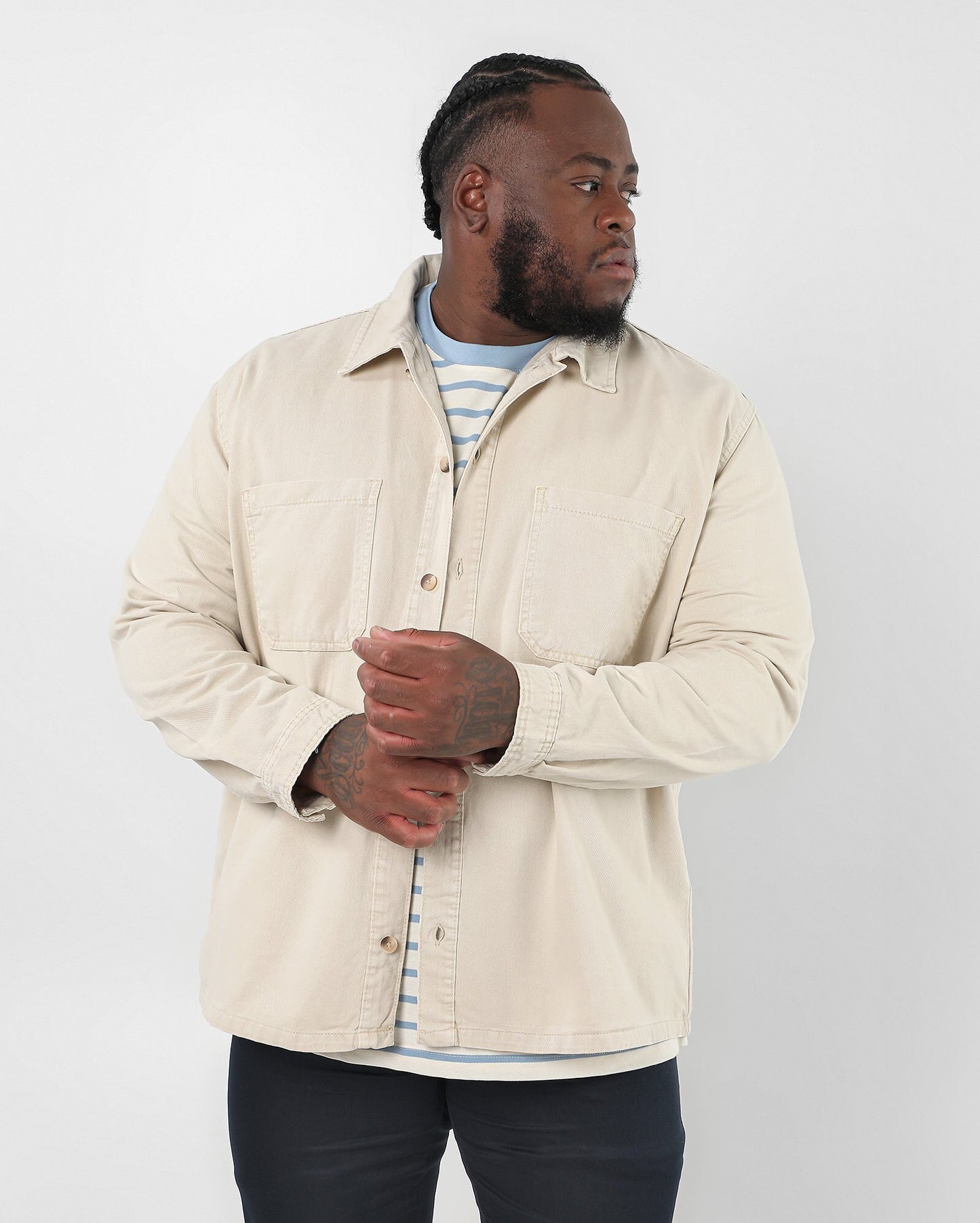 Camisa Masculina Plus Size de Manga Longa com Bolsos em Bege | Original Plus da Riachuelo