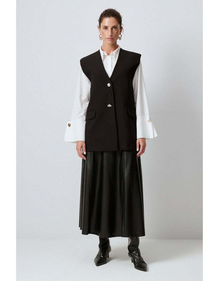 Gilet in crepe con dettaglio a bottoni