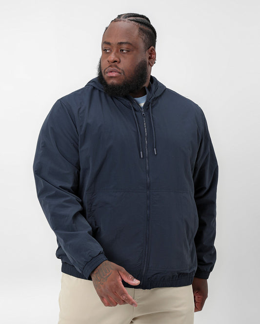 Jaqueta corta-vento masculina plus size com capuz - azul escuro - Original Plus da Riachuelo