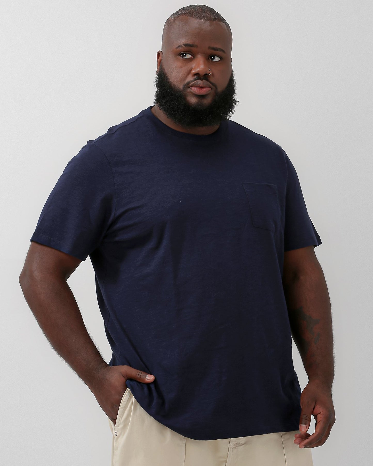 Camiseta masculina plus size com bolso em azul - Allman by Riachuelo